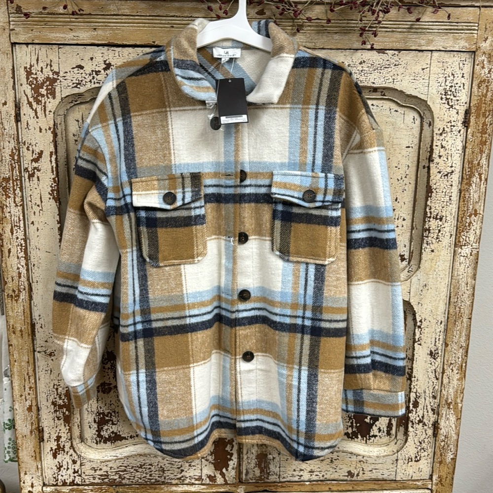 L Urban Daisy Flannel Fuzzy Shacket New w/Tags